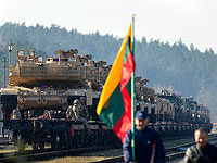 Литва повышает уровень готовности армии, Латвия заявляет о прекращении выдачи виз