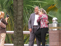 В соцсетях распространяют снимки иранского министра рядом с любовницей, которая не носит хиджаб