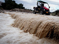 В районе Мертвого моря испортилась погода. Попавших в беду туристов ищут с помощью вертолетов и дронов