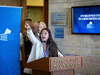 После предвыборной кампании Адар Мухтар ее родители были вынуждены заплатить налог за купленную для нее квартиру