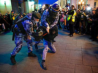 Песков заявил, что вручение повесток участникам антивоенных митингов законно