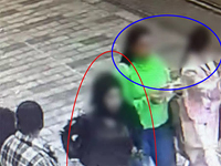 Незадолго до взрыва. В кадре выделены террористка и израильтянки
