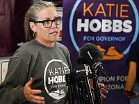 AP: представительница Демократической партии победила на выборах губернатора Аризоны