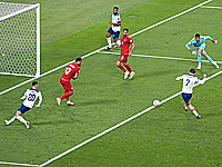 Травма иранского вратаря. 26 добавленных минут. Дубли Сака и Тареми. Англичане разгромили иранцев