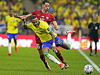 В первом туре чаще всего правила нарушали против Неймара. До рекорда чемпионатов мира оставалось немного