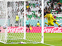 Исторический гол забил Мунтари. Сенегальцы победили сборную Катара