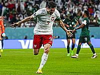 Щенсны отразил пенальти. Левандовски забил. Поляки победили сборную Саудовской Аравии