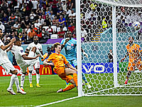 Голландцы победили сборную Катара и вышли в плэй-офф