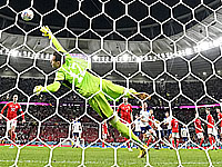 Англичане разгромили валлийцев и вышли в плэй-офф