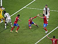 Немцы победили сборную Коста-Рики, спасли испанцев и вылетели