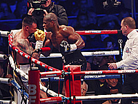 Бокс в Лондоне. Победа украинца. Дюбуа трижды побывал в нокдауне, но нокаутировал претендента