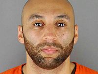 Еще один экс-полицейский приговорен к тюремному сроку по делу о гибели афроамериканца Джорджа Флойда