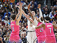 Стефен Карри набрал 38 очков и получил травму. 