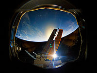 Выход россиян в открытый космос отменен из-за повреждения обшивки