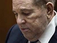 Присяжные в Лос-Анджелесе признали продюсера Харви Вайнштейна виновным по трем пунктам обвинения