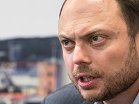 Оппозиционеру Владимиру Кара-Мурзе, находящемуся в СИЗО, запретили говорить по телефону с детьми