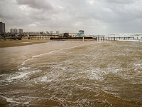 Минздрав запретил купание на пляжах Ашдода