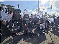 Адвокаты и активисты митингуют у Верховного суда: 