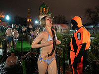 Крещенские купания: в Израиле, в Европе и в России. Фоторепортаж