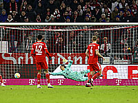 Несмотря на посильную помощь судей, 