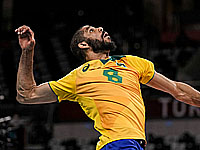 Олимпийский чемпион дисквалифицирован за опрос