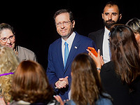 Президент предложил заморозить юридическую реформу и начать переговоры