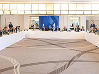 Нетаниягу провел встречу с бизнесменами в Париже: 