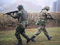 Украинские военные проходят армейскую подготовку в Англии. Фоторепортаж