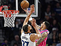 Дени Авдия набрал 10 очков и сделал 9 подборов