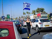 На 40-м шоссе военный грузовик перекрыл дорогу митингующим