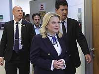 В Тель-Авиве митингующие окружили парикмахерскую, в которой находилась Сара Нетаниягу