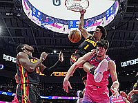 Дени Авдия сделал 8 подборов. Кристапс Порзингис набрал 43 очка. 