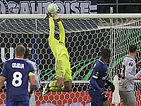 Израильтянин отыграл 14 минут. Поляки победили шведов