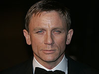 Актеру Дэниелу Крейгу, 