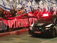 В Гиватаиме мотоциклист въехал в толпу демонстрантов, он задержан