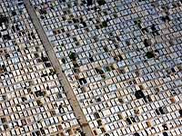 На кладбище в Холоне задержан вооруженный мотоциклист