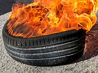 В Ашдоде демонстранты перекрыли перекресток около порта и подожгли шины