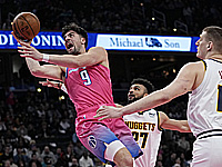 Дени Авдия набрал 16 очков и сделал 8 подборов.