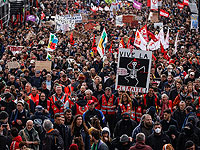 Всеобщая забастовка во Франции, митингующие заблокировали аэропорт Шарль де Голль