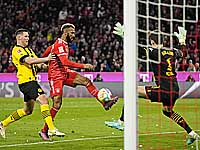 Битва лидеров Бундеслиги. Невероятная ошибка вратаря.