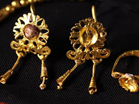 В Иерусалиме представлены украшения девочки, умершей два тысячелетия назад