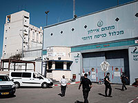 Возле тюрьмы 