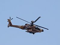 Вертолет Apache, участвовавший в воздушном параде, совершил вынужденную посадку около Герцлии