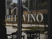 Искусство и вино: новый выставочный Pop-Up проект Deli Vino 