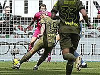 Впечатляющий голевой рейд Эрнандеса. 