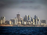 В Бат-Яме маленький ребенок упал с высоты третьего этажа, он в тяжелом состоянии