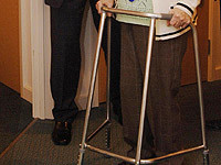 В Австралии полицейские ударили электрошокером 95-летнюю жительницу дома престарелых