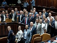 Коалиция после утверждения бюджета, возвращение Маоза и кризис в 