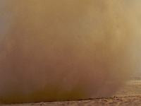 Эйлат накрыла песчаная буря, в Израиль пришла жара