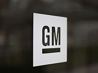 General Motors оснастит свои электромобили возможностью подключения к зарядкам Tesla